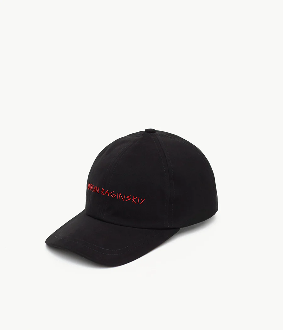 BASEBALL CAP IN BLACK WITH RED EMBROIDERY